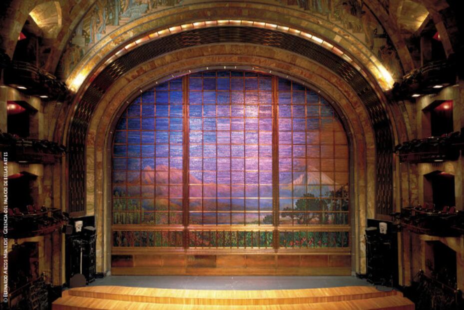 10 atractivos que TIENES que conocer dentro del Palacio de Bellas Artes