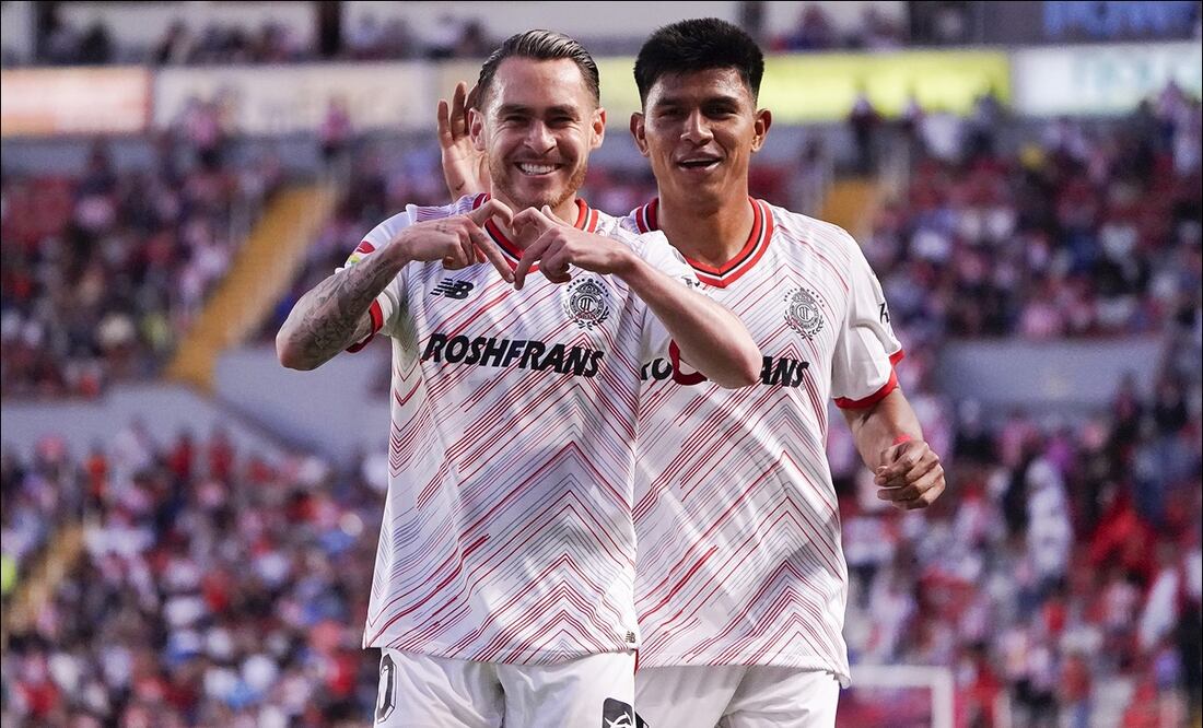 Jesús Ángulo celebra uno de sus tantos en el duelo ante Necaxa. FOTO: Imago7