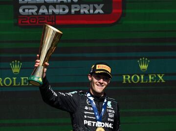 George Rusell descalificado y el nuevo ganador del GP Bélgica es Lewis Hamilton