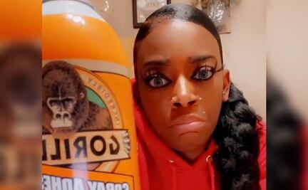 "Tiktoker" usa pegamento industrial en su cabello y así quedó