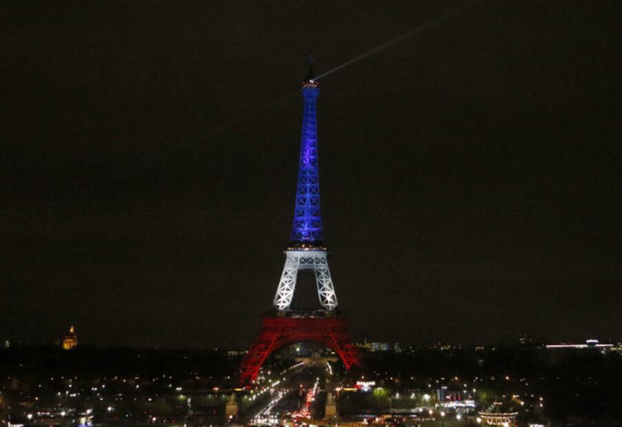 5 atentados terroristas que han amenazado la Torre Eiffel