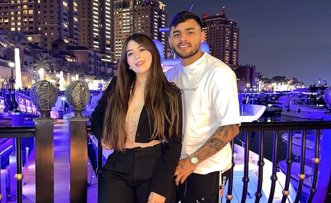 Alexis Vega y su esposa en una playa / FOTO: Instagram @alexisvega.9