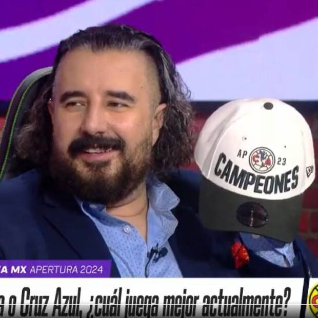 Álvaro Morales llegó al programa de ESPN presumiendo su gorra del América. Foto: Especial