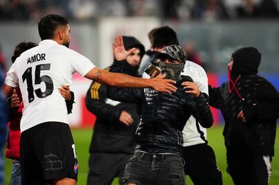 Reportan muertes afuera del Estadio Monumental de Santiago; al menos dos aficionados fallecieron durante la Copa Libertadores