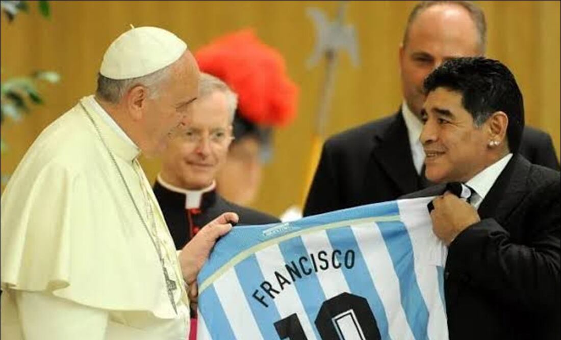 Diego Armando Maradona junto al Papa Francisco / Foto: Especiales