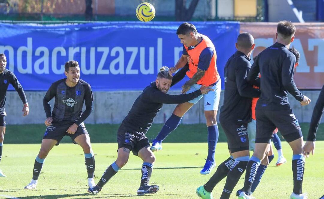 El Toro Fernández marcó en la goleada de Cruz Azul ante Querétaro. Foto: @CruzAzul