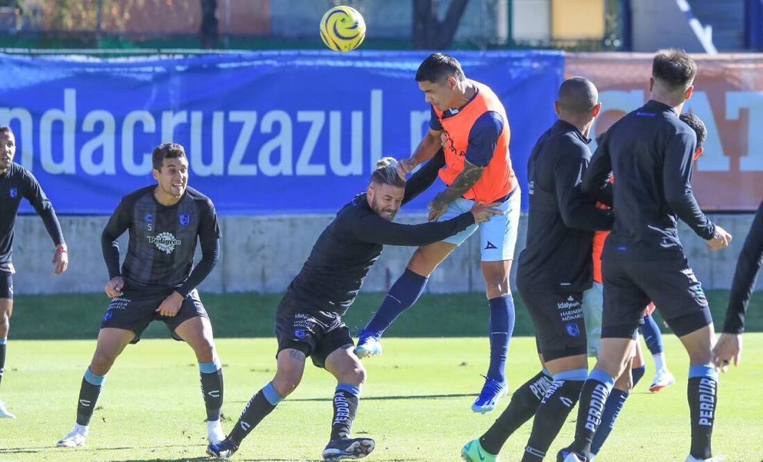 El Toro Fernández marcó en la goleada de Cruz Azul ante Querétaro. Foto: @CruzAzul