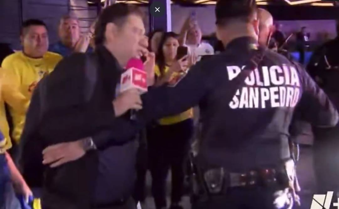 Los elementos policiales retiraron al reportero en el hotel donde se hospedaría el América. Foto: Especial.