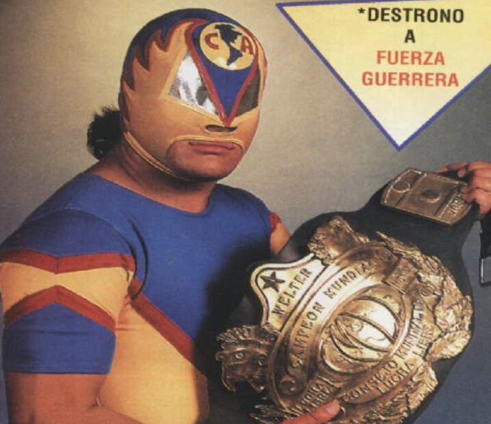 Luchadores representando al América