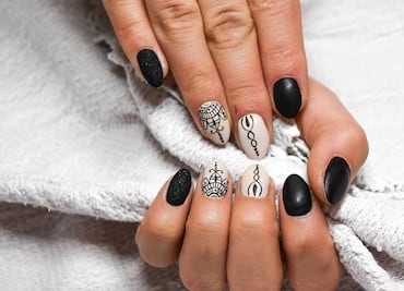 10 ideas originales de manicura francesa pero en color negro