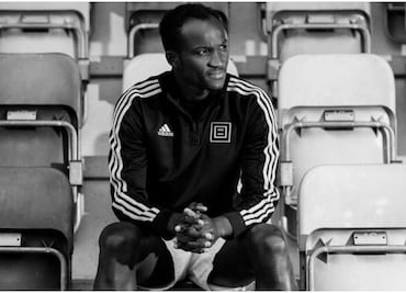 Luto en el futbol: Raphael Dwamena falleció tras desplomarse en partido de la liga de Albania