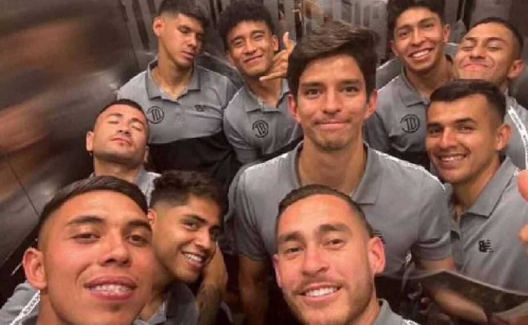 Los jugadores de Toluca se quedaron atrapados una hora en el elevador de su hotel de concentración. Foto: Especial