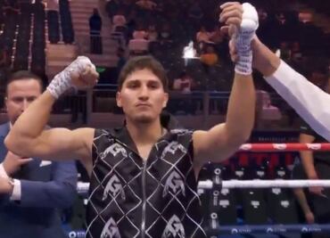 Marco Verde debutó en el boxeo profesional con una victoria en ¡sólo 44 segundos!