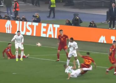¡A lo Chicharito! Santiago Giménez anotó de rebote a la Roma y terminó con su sequía de goles