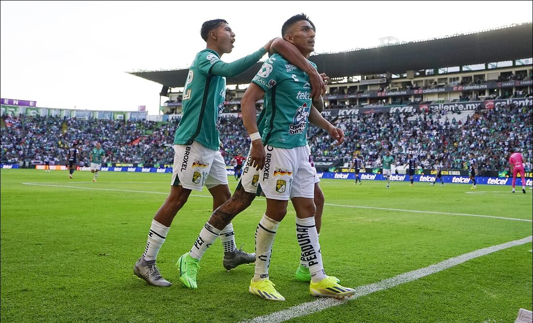 Ángel Mena celebra tras poner el segundo gol de La Fiera. FOTO: Imago7