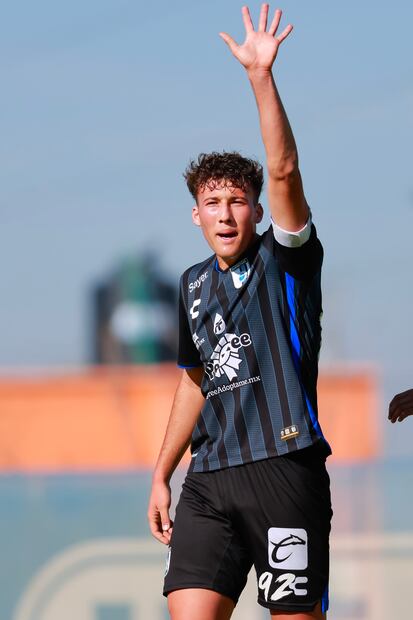 Carlos Soldati es defensa y destaca por su técnica y altura de 1.91 metros. Foto: Imago7