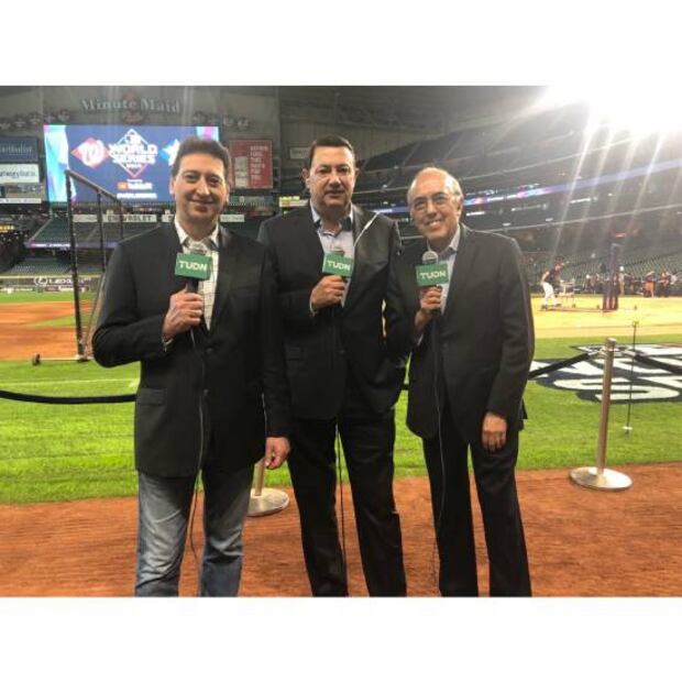 Durante muchos años, Pepe segarra narró béisbol en Televisa junto a Enrique Burak y Toño de Valdés. Foto: Especial