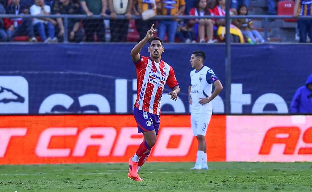 Ricardo Chávez festeja el gol que significó el triunfo del Atlético de San Luis contra Monterrey. Foto: Imago7