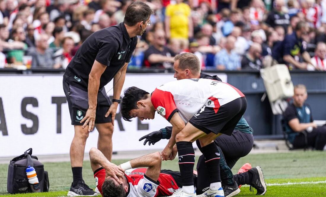 La afición despidió a Santiago Giménez entre aplausos. Foto: @Feyenoord