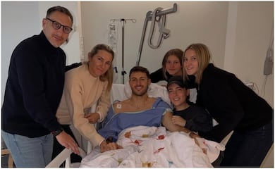 Hermana de Santiago Giménez se burla de su lesión: “Ni modo que te vayas a jugar al fut”