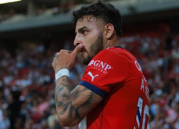 Comentarista de TUDN "ataca" a futbolistas indisciplinados de Chivas: "Nadie recordará a esos jugadores"