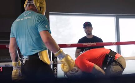Canelo Álvarez demostró que trae pegada para la pelea ante Munguía al noquear a unos de sus sparrings