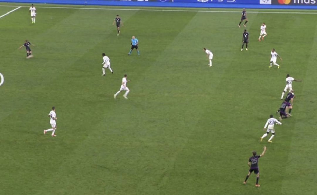 En los minutos finales, Bayern Múnich empató el partido ante Real Madrid, pero se marcó fuera de lugar, aparentemente inexistente. Foto: Especial