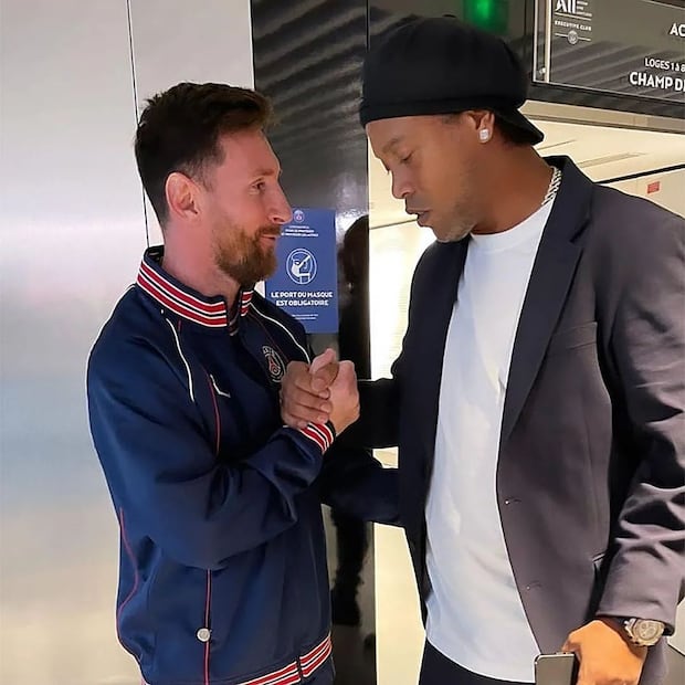 El retrato de Ronaldinho en Instagram, desató la creatividad de Messi. Fuente: Instagram @ronaldinho
