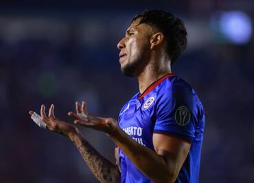 Cruz Azul ya tiene al sustituto de Carlos Salcedo para el Apertura 2024