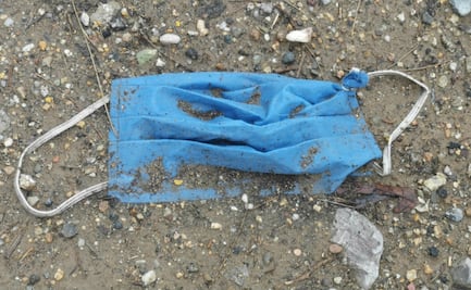 Los cubrebocas desechables tardan hasta ¡450 años! en descomponerse