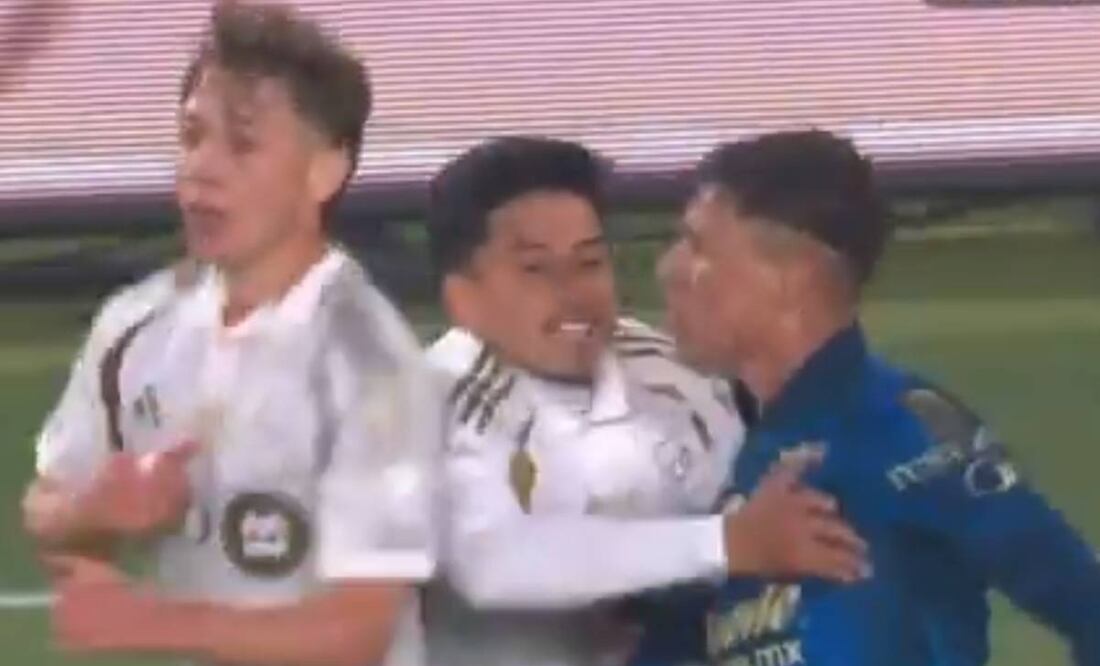 Chicote Calderón se calentó con un jugador del LAFC que se burló del América tras anotar el 2-1. Foto: Especial