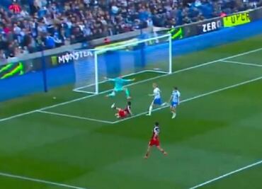 Raúl Jiménez marcó su décimo gol con el Fulham esta temporada de la Premier League