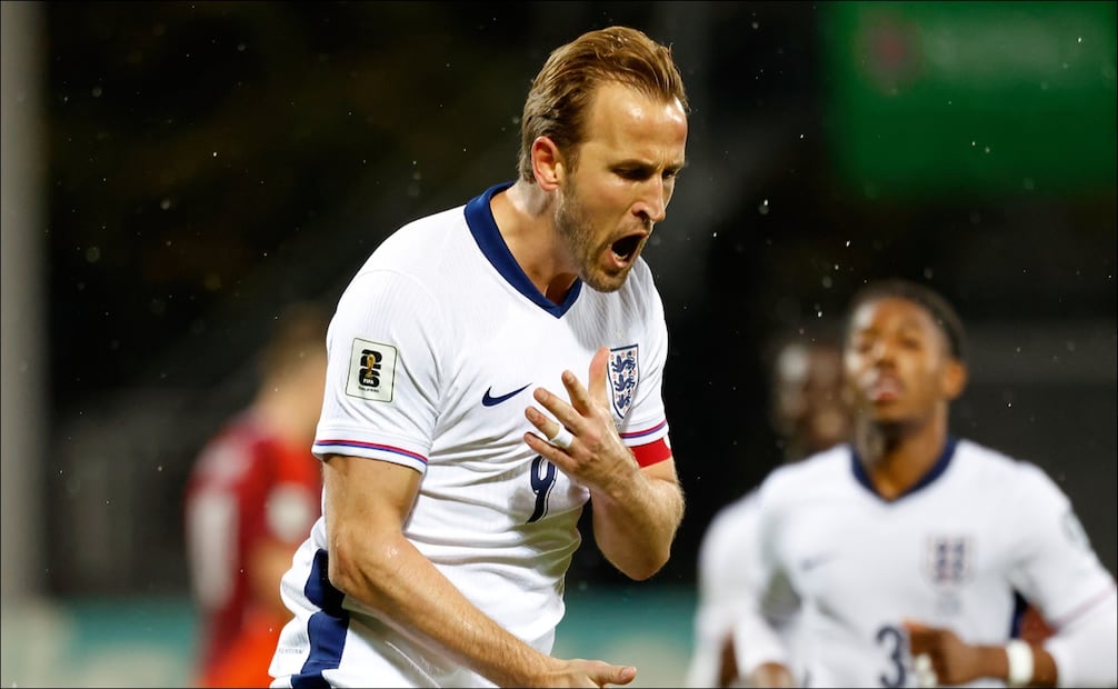 Harry Kane celebra tras marcar el tercer gol de Inglaterra en el partido contra Letonia por las eliminatorias del Mundial. FOTO: AP