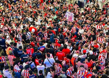 Así fue el increíble recibimiento a Chiva en el Aeropuerto internacional de la Ciudad de México
