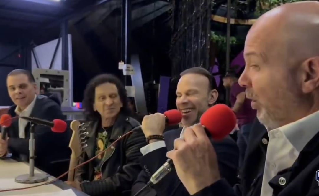 Alex Lora compartió micrófono con Christian Martinoli, Luis García y Zague en la transmisión de TV Azteca del Puebla vs América. Foto: Especial