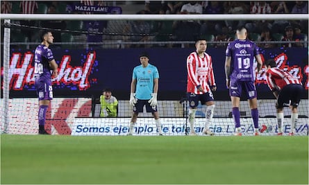¡Erick Gutiérrez de portero! El momento inesperado que sorprendió en el Chivas vs Mazatlán 
