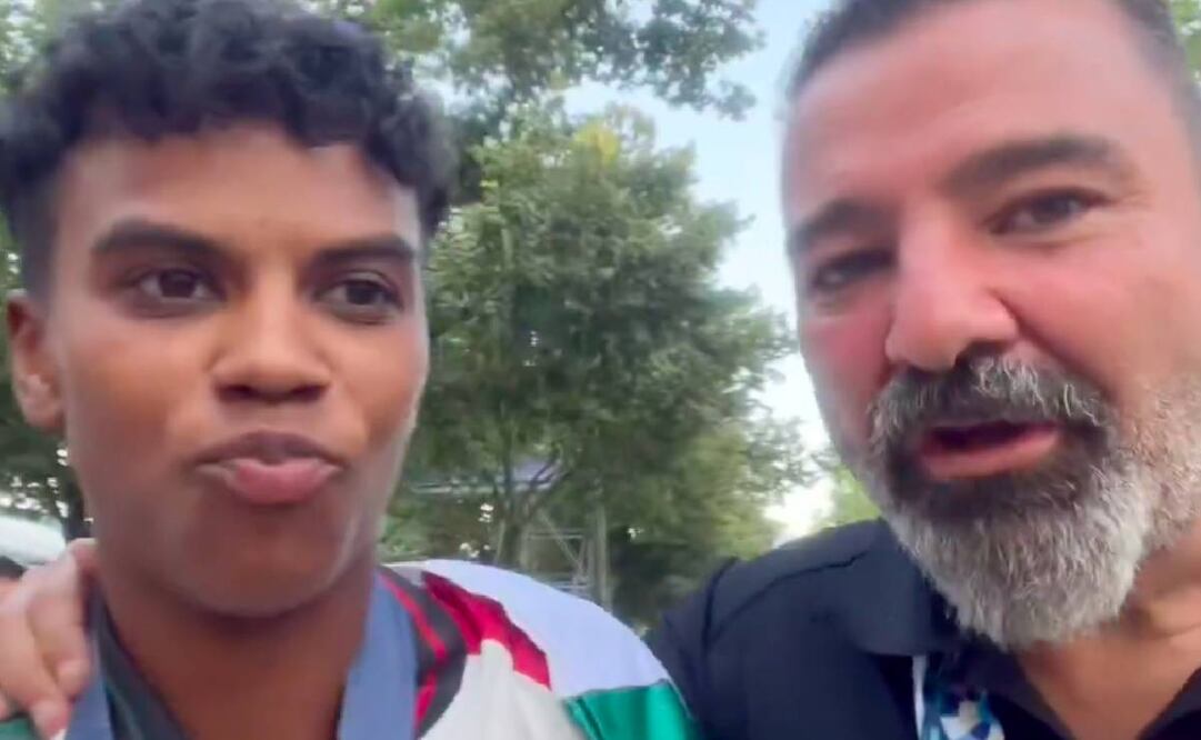 Odin Ciani realizó una incómoda entrevista a Prisca Witi, donde nunca dejó de abrazarla. Foto: Especial