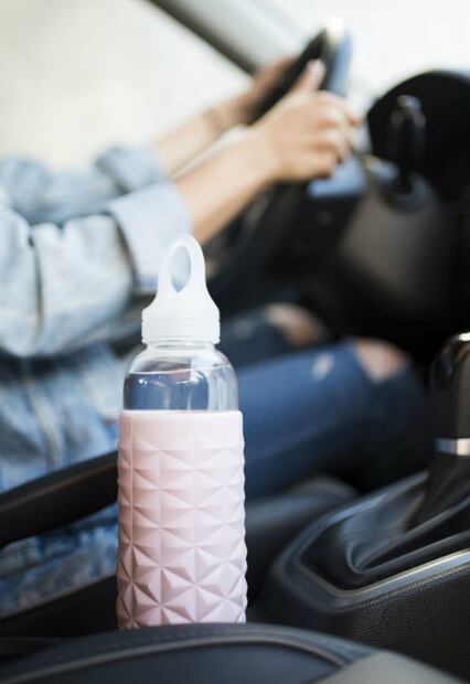 Vidrio, una opción para reducir el uso de botellas de plástico
