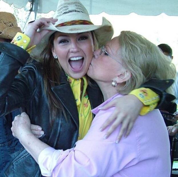 10 fotos con las que Thalia recuerda a su mamá, Yolanda Miranda