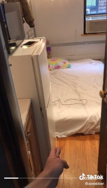 Tiktoker muestra cómo es vivir en el apartamento más pequeño de NY