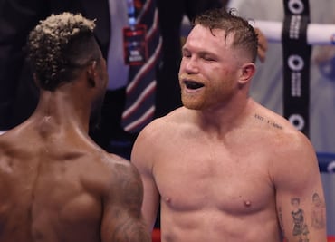 Canelo Álvarez y William Scull en el undécimo round ¡Ni se tocan!