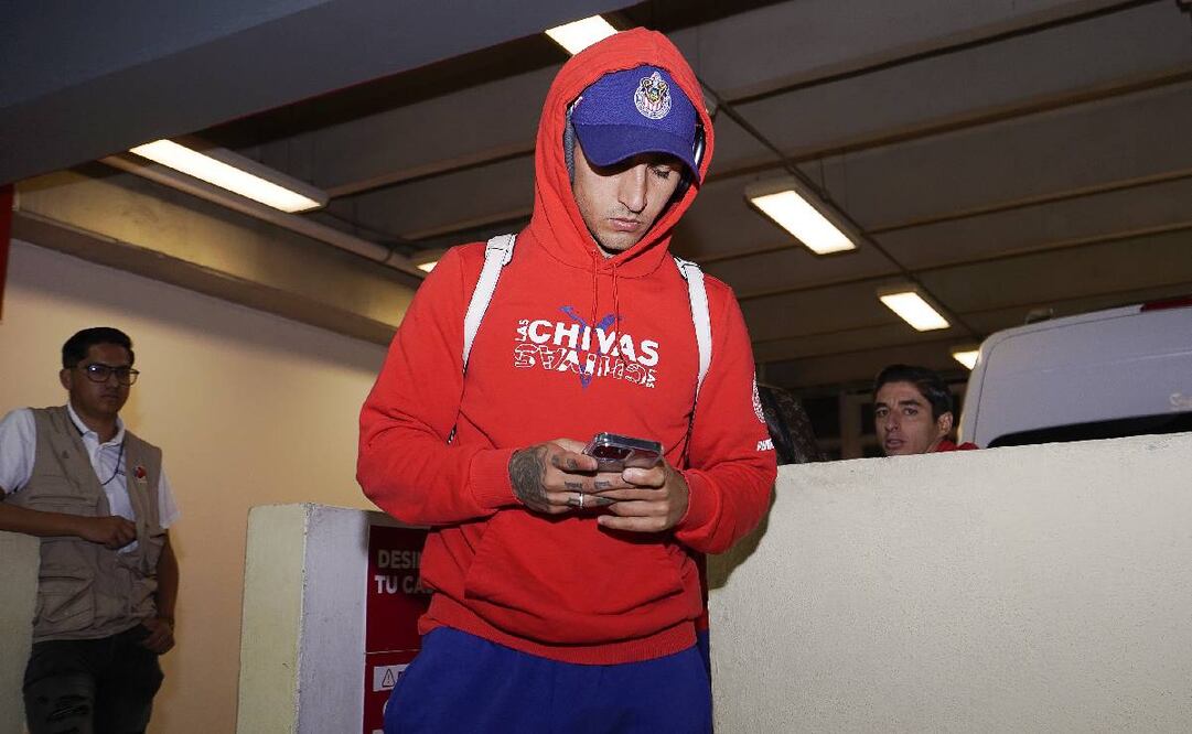 El Pocho Guzmán afronta una demanda de paternidad que lo tiene distraído en Chivas. Foto: Imago7