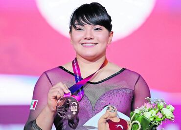 Alexa Moreno protagoniza la portada de una prestigiosa revista de moda