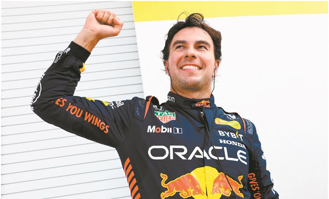 Checo Pérez festejando con Red Bull / FOTO: Getty via AFP