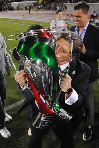 Miguel Herrera ganó cuatro títulos como entrenador del América. Foto: Imago7