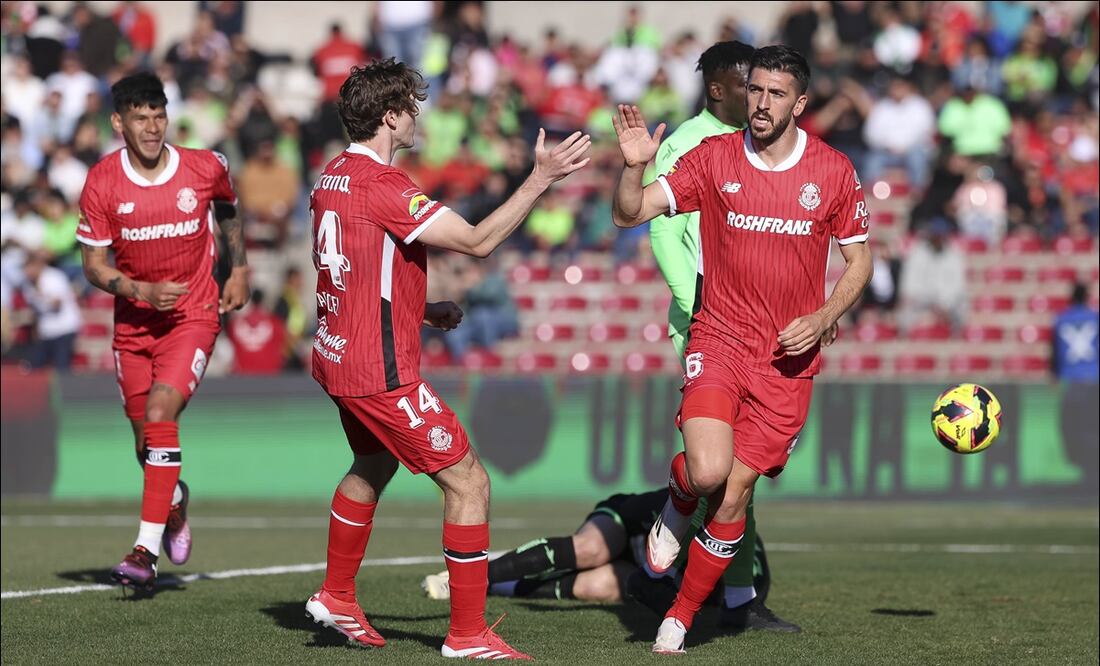 Paulinho celebra uno de sus tres goles en la paliza del Toluca sobre el Juárez. FOTO: Imago7