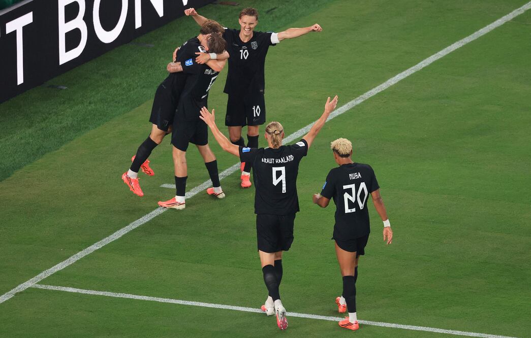 Noruega vence momentáneamente 2-1 a Senegal / Foto: AFP