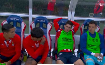 Pocho Gumzán le jugó una olorosa broma al Cone Brizuela en la banca de Chivas