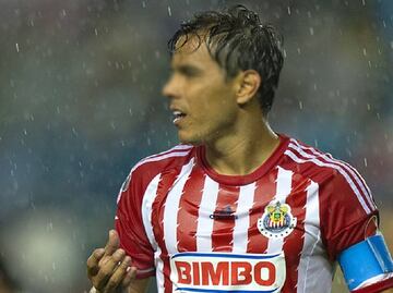 ¡Chivas le da la espalda a Omar Bravo! El club rojiblanco borra todo rastro de su exgoleador