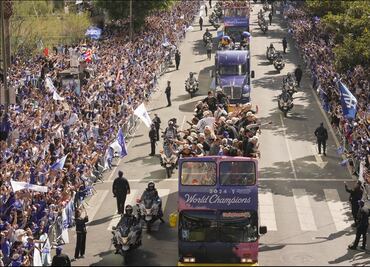 Los Dodgers hicieron vibrar a la ciudad de Los Ángeles con su desfile y evento en su estadio